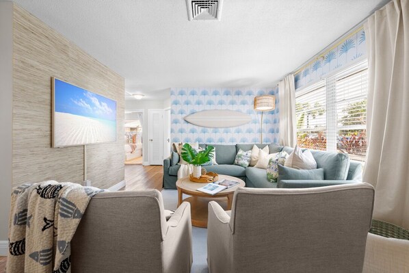 Living area - Sunshine Daydream: Heated Pool, Putt Putt, Arcade Room (Seminole)