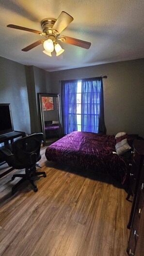 Strykjärn/strykbräda, wi-fi och sängkläder