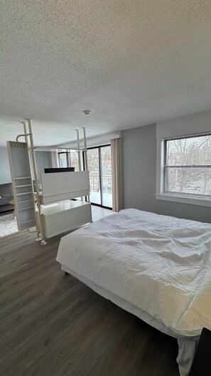 Iron/ironing board, internet, bed sheets