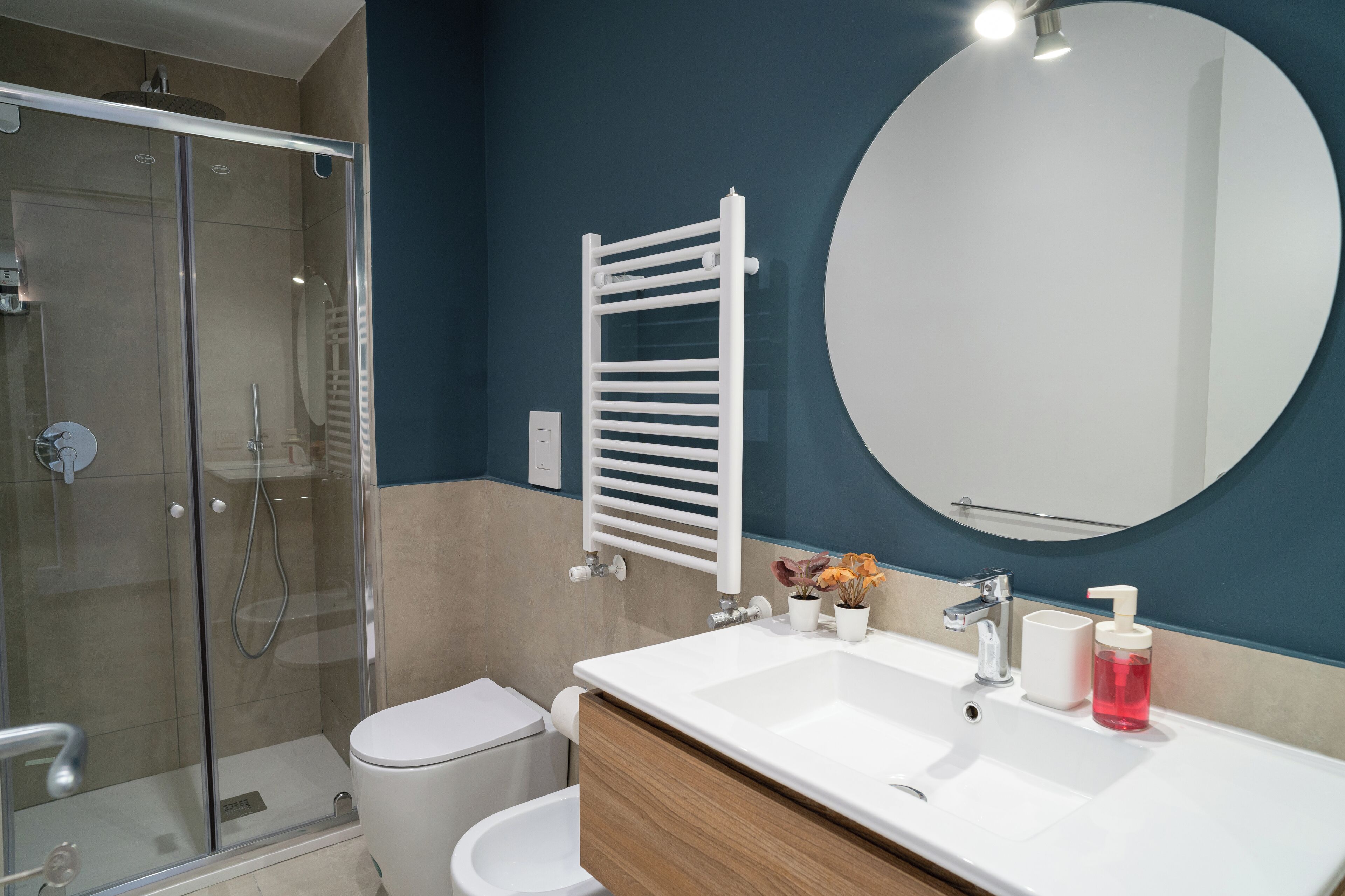 Comfort-Vierbettzimmer, Balkon, Meerblick | Badezimmer | Haartrockner, Handtücher, Seife, Shampoo