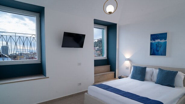 Comfort Quadruple Room, Balcony, Sea View | Soundproofing, WiFi (free) - Museum Exclusive Rooms (Naples)