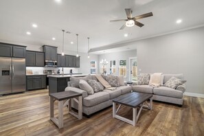 Smart TV - Spacious 4-bedroom house in Durant (Durant)