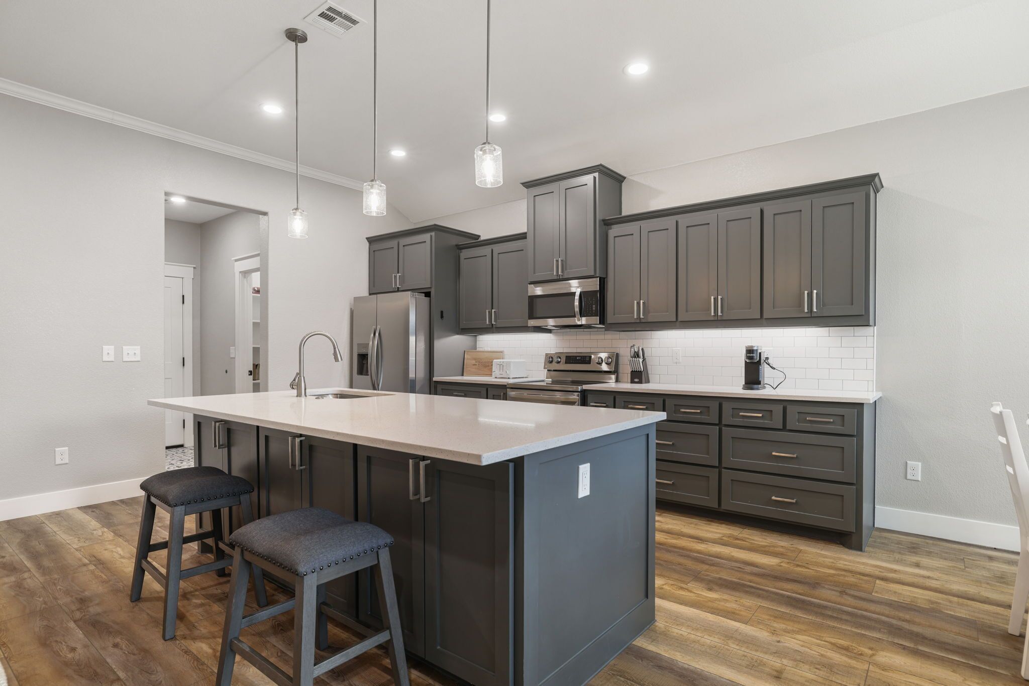 Refrigerador, microondas, horno y parrilla de estufa 