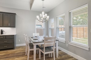 Dining - Spacious 4-bedroom house in Durant (Durant)