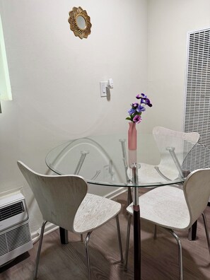 تناول الطعام