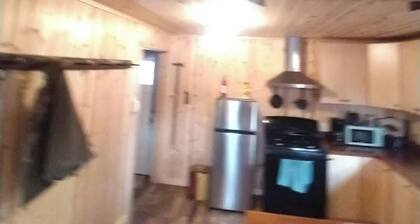 Quaint 1-bedroom cabin with AC in welcoming Greybull
