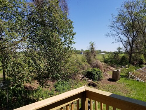 1-bedroom studio in Newtown. Close to major routes, secluded and quiet.