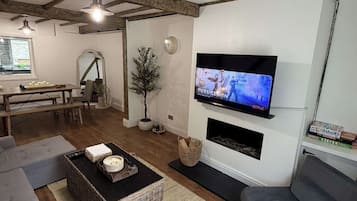 TV, fireplace