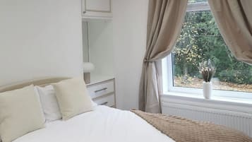 2 bedrooms, iron/ironing board, WiFi, bed sheets