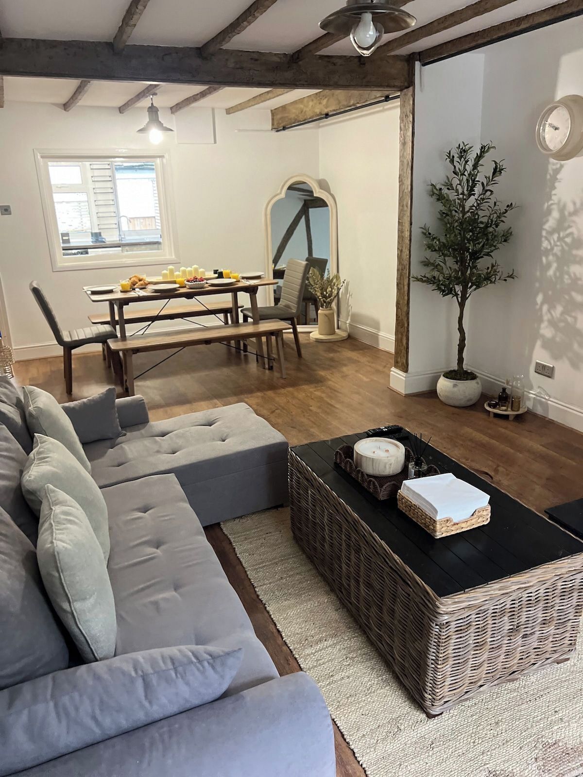 Stylish Designer Cottage  Sleeps 7  Free Parking - Bury