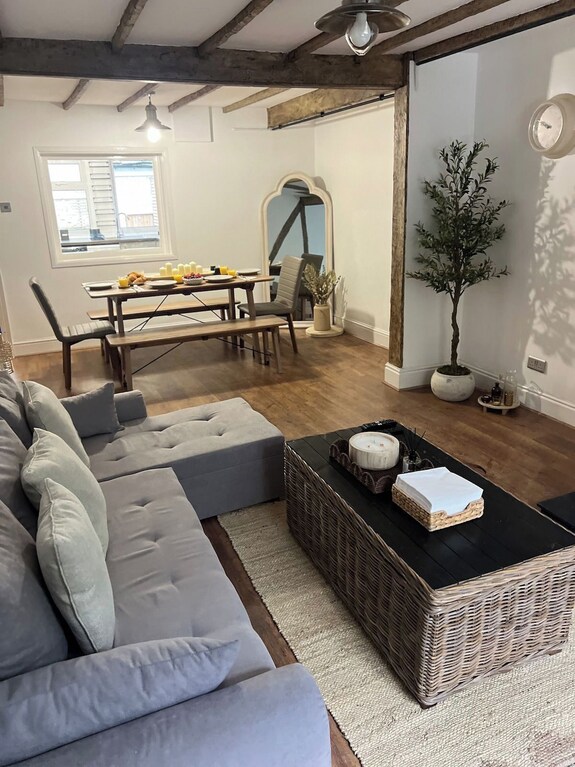 Stylish Designer Cottage Sleeps 7 Free Parking - Bury