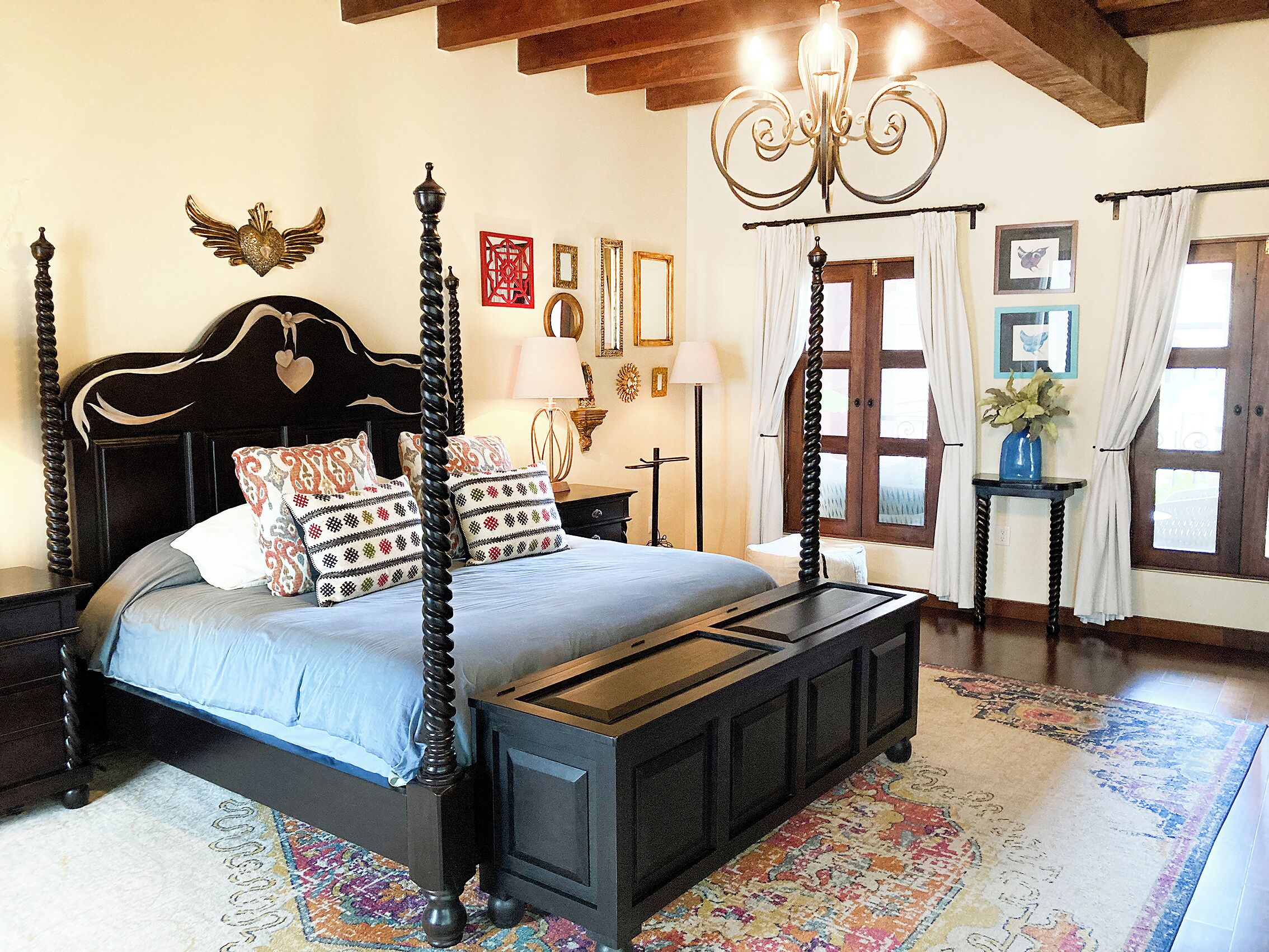 Camera Deluxe, vista città | Tende oscuranti, insonorizzazione, ferro/asse da stiro, Wi-Fi gratuito