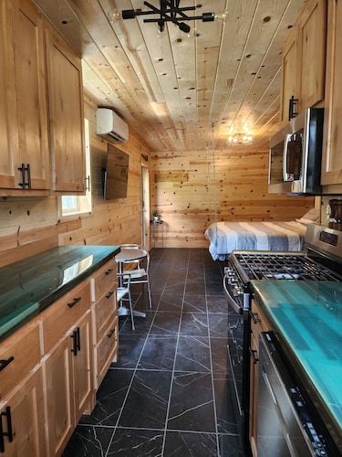 Soothing 1-bedroom bungalow with AC in quaint Pryor