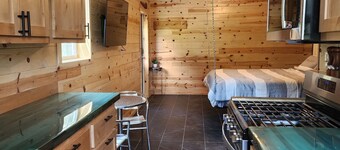 Soothing 1-bedroom bungalow with AC in quaint Pryor