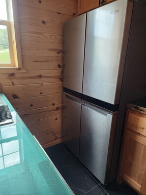 Private kitchen - Soothing 1-bedroom bungalow with AC in quaint Pryor (Pryor)