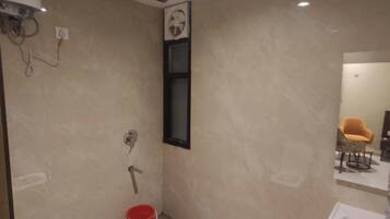 Free toiletries, toilet paper