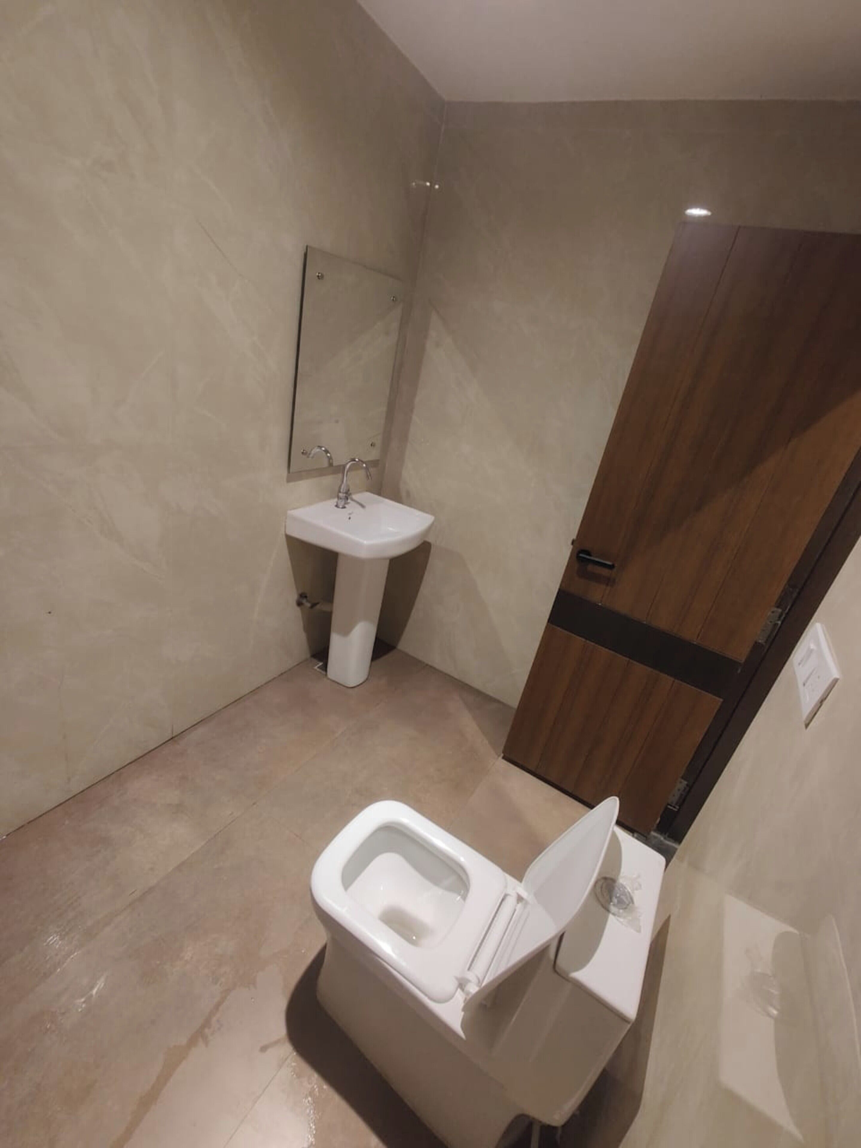 Free toiletries, toilet paper