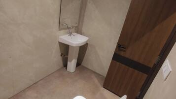 Free toiletries, toilet paper