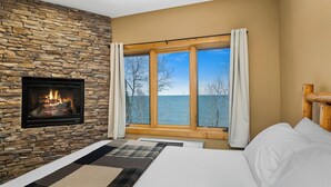 3 bedrooms, desk, iron/ironing board, travel cot - Lakeview condo, pool/hot tub. Perfect for families, groups. 3BR/2BA (Two Harbors)