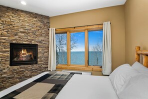 3 bedrooms, desk, iron/ironing board, travel cot