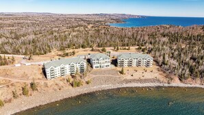 Exterior - Lakeview condo, pool/hot tub. Perfect for families, groups. 3BR/2BA (Two Harbors)
