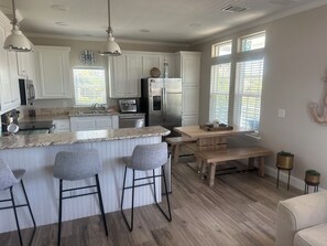 Fridge, microwave, oven, stovetop - Warm and relax 3-bed 2 bath home in charming Summerland Key minutes from K.West (Summerland Key)