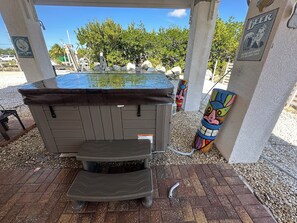 Bañera de hidromasaje al aire libre