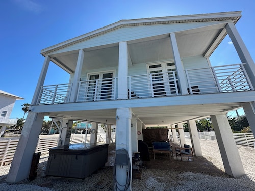 Warm and relax 3-bed 2 bath home in charming Summerland Key minutes from K.West