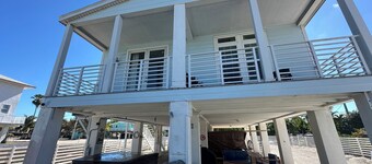 Warm and relax 3-bed 2 bath home in charming Summerland Key minutes from K.West