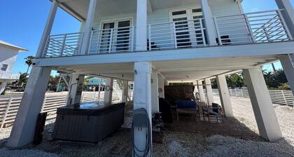Warm and relax 3-bed 2 bath home in charming Summerland Key minutes from K.West