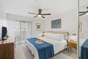 2 bedrooms, desk, iron/ironing board, free WiFi - 2-BD 2-BA condo in the fantastic Catalina Foothills, 2 pools & fitness Ctr gated (Tucson)
