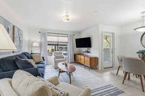 Smart TV - 2-BD 2-BA condo in the fantastic Catalina Foothills, 2 pools & fitness Ctr gated (Tucson)