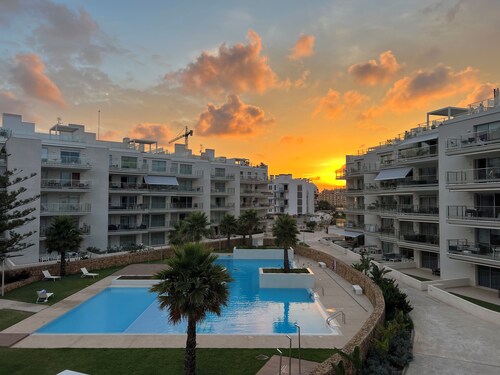 Marina Real, Denia - sunny pool apartment by the sea with mountain view
