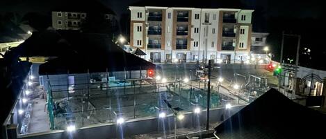 住宿正面 (夜晚)