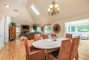 Interior - Modern 5-bedroom Hamptons Retreat On 1 Acre Cul de sac in East Quogue (East Quogue)