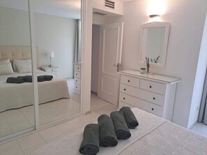 Iron/ironing board, WiFi