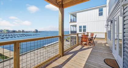 New Bay Cottage! Private Pier, Kayaks, Bring a Boat, Easy Beach Access! Dogs OK!