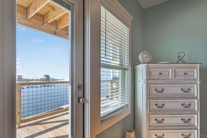 Interior - New Bay Cottage! Private Pier, Kayaks, Bring a Boat, Easy Beach Access! Dogs OK! (Gulf Shores)