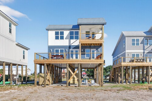 New Bay Cottage! Private Pier, Kayaks, Bring a Boat, Easy Beach Access! Dogs OK!