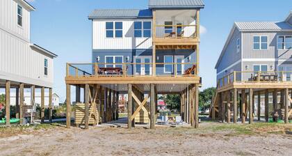 New Bay Cottage! Private Pier, Kayaks, Bring a Boat, Easy Beach Access! Dogs OK!