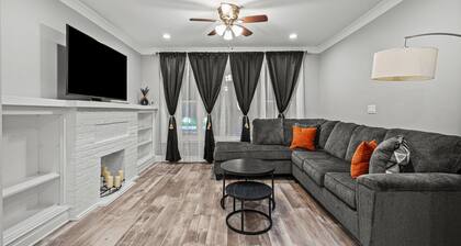 Beautiful Bollywood 3 Bed Gem near Loyola University/Rogers Park/Lake Michigan