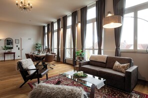 Televisor intel·ligent, videojocs i llibres