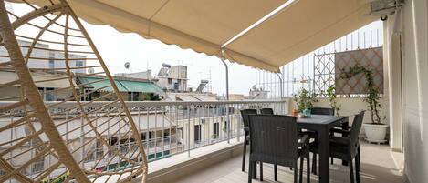 تناول الطعام بالخارج