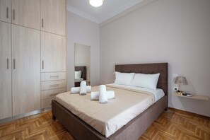 Iron/ironing board, Internet, bed sheets - Kypseli Pulse 2BR Residence by ΜΡS (Athina)