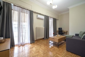 Flat-screen TV - Kypseli Pulse 2BR Residence by ΜΡS (Athina)