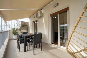 Outdoor dining - Kypseli Pulse 2BR Residence by ΜΡS (Athina)