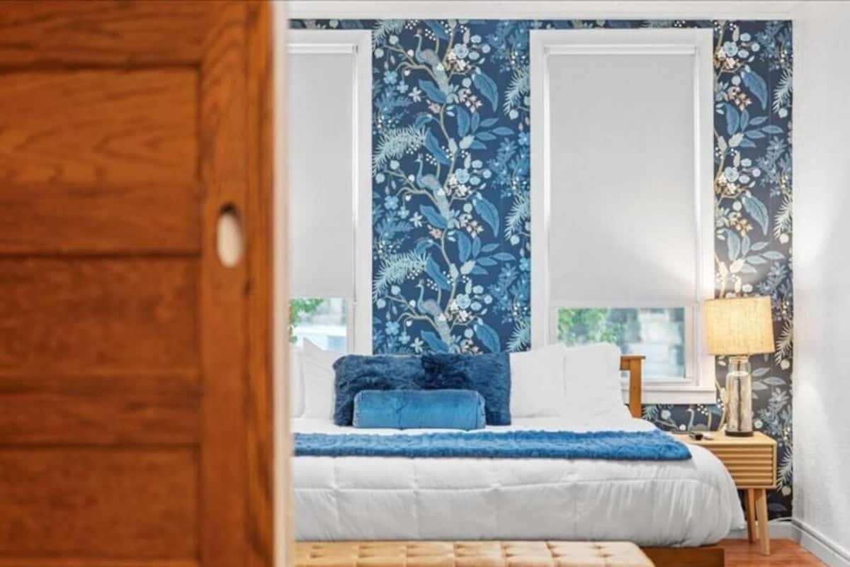 Dúplex Confort, 1 cama King size, para no fumadores | Cortinas blackout, tabla de planchar con plancha y wifi gratis