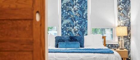 Comfort Duplex, 1 King Bed, Non Smoking | Blackout drapes, iron/ironing board, free WiFi