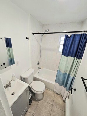 Hair dryer, towels, soap, toilet paper - Apartment located in vibrant Montclair 2-blocks to NYC trains (Montclair)