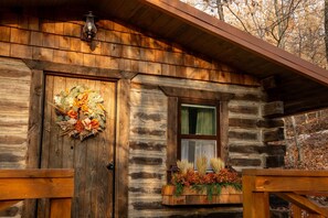 Exterior detail - Romantic Buffalo River Cottage And Boulder Hot Tub (Jasper)